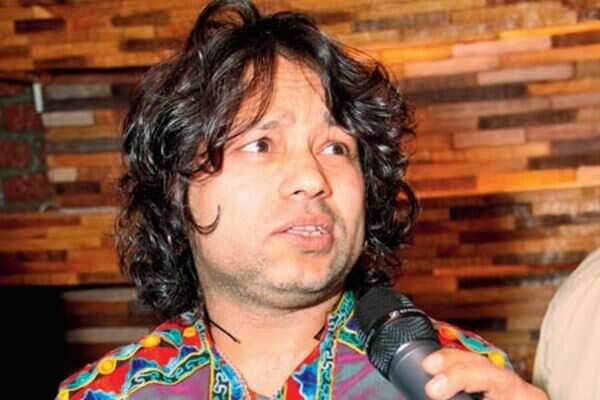 Kailash Kher performs at Out Of The Box in Delhi