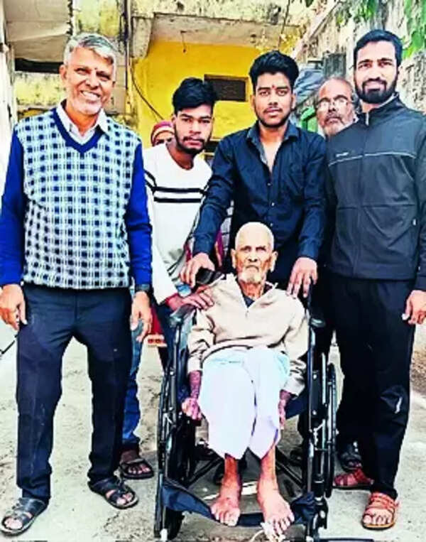 Ditching home voting, 80 years & above reach booths to cast their vote