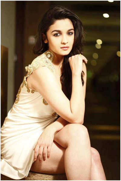 Alia Bhatt Turns 23; B-town, Fans Pour With Warm Wishes