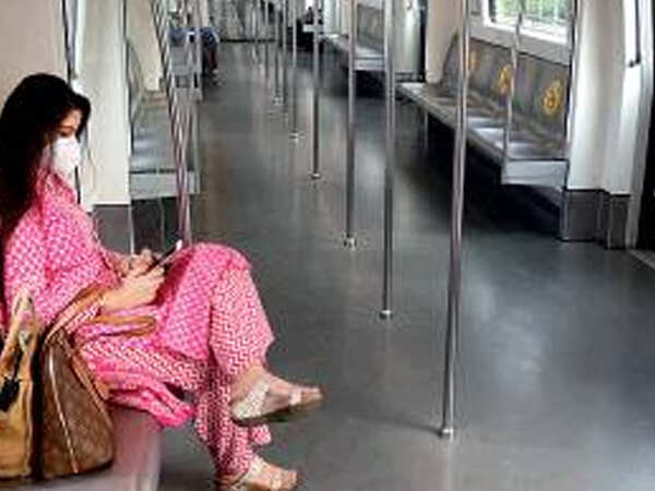 Metro opens Delhi-Gurugram corridor, ferries 15,000 on Day 1