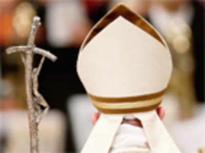 Pope urges return to simple values at Christmas