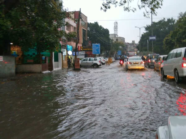 Hailstorms, thundershowers in Delhi; fights, trains delayed
