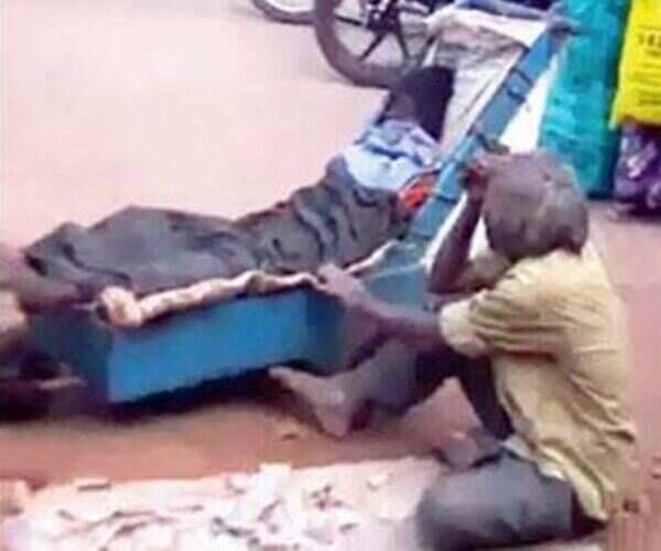 Telangana: Man carries wife's body on pushcart for 80km