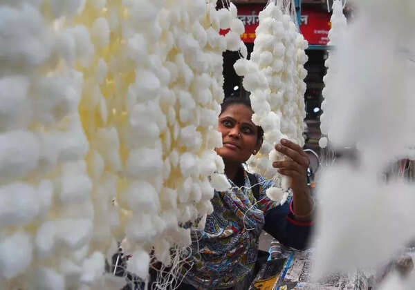 Strict police bandobust to be in place for Gudi Padwa today; brisk business on cards