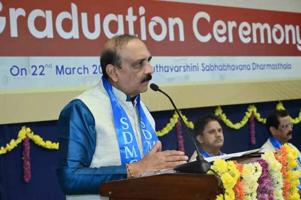 Promoting yoga, naturopathy key to healthy society: Health varsity VC