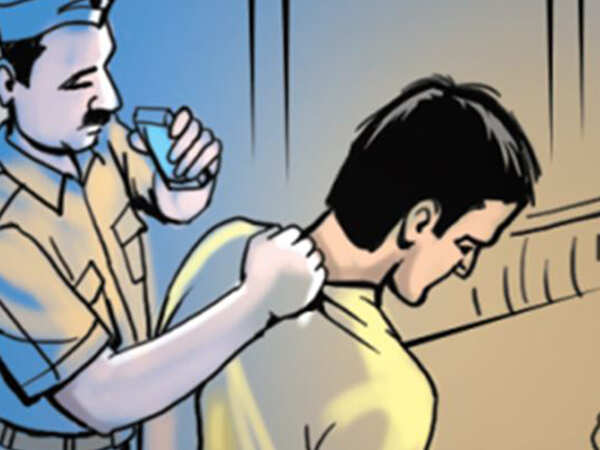 Alert cops help nab 8 snatchers
