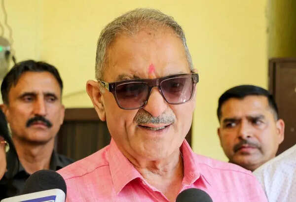 Governor reviews operations at Bhakra Dam, stresses water conservation