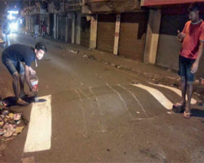 Kurla residents paint roads safe