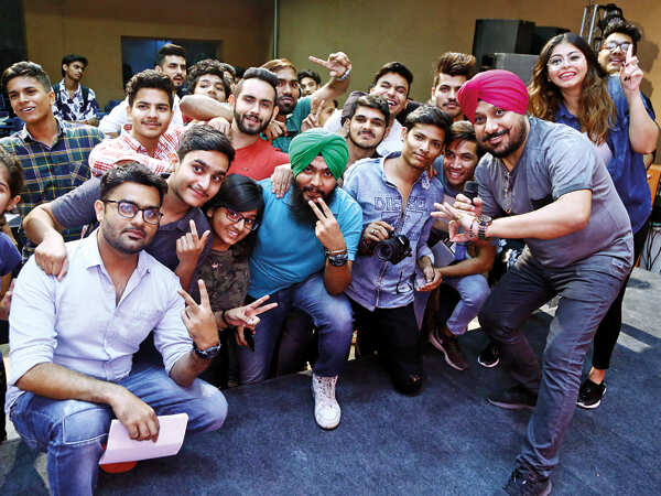 AAFT students groove to Kaptaan Laadi’s beats