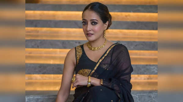 This Diwali Dazzle In Your Gorgeous Saree Looks Like Raima Sen