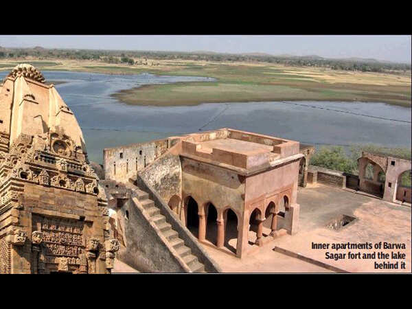 The fort that stands tall along a tranquil Sagar