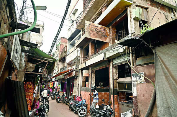 Celebrating 250 years of Lucknow’s legacy: Four generations on, Raheem’s still dishes out nawabi era taste