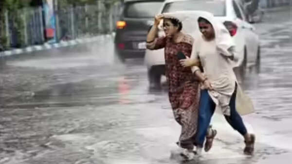 Thunderstorms, rain likely over next 4 days in Kolkata and districts; orange alert issued for south Bengal today