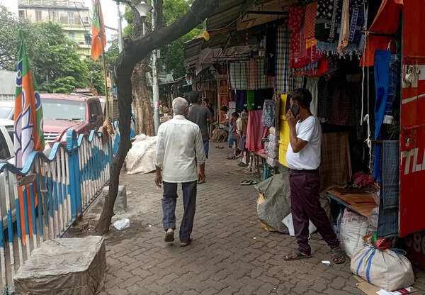 KP, KMC raze 200 Illegal structures on riverfront, push-back drive held on S N Banerjee pavements