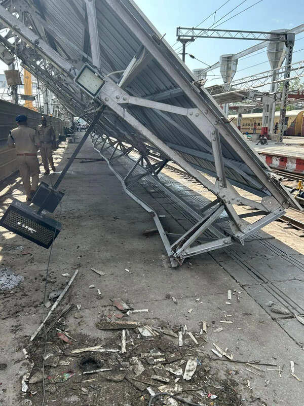 Three injured as portion of platform shed at Charbagh station collapses