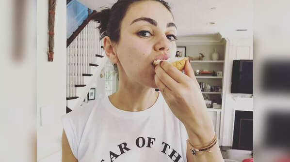 მილა კუნისი თვლის, რომ ქალს ძუძუთი კვება ნებისმიერ ადგილას უნდა შეეძლოს