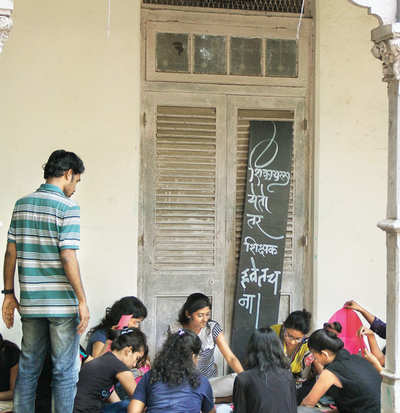 Strike to continue till govt keeps its word: agitating J J students