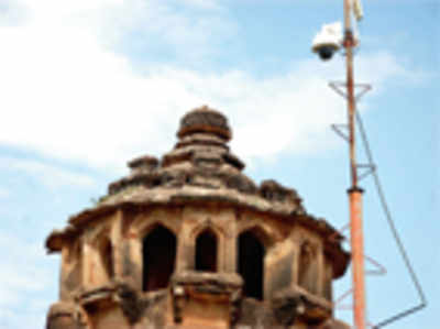 2.5 m tourists at risk as Hampi cameras flicker out