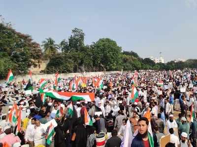Hyderabad cops slash anti-CAA protest size from one million to 1000, youths pick up the Tricolour and march on streets
