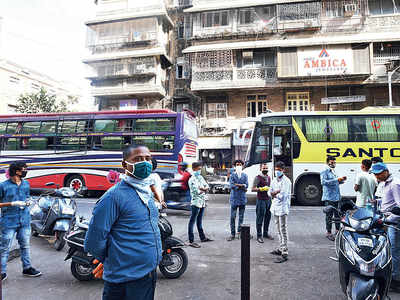 Zaveri Bazar’s Bengali migrants pay Rs 10,000 each for bus ride home