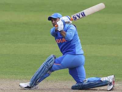 MS Dhoni stops while batting, sets the field for Bangladesh