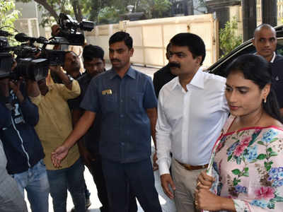 YS Jaganmohan Reddy's sister YS Sharmila complains to Hyderabad cops about attack on her character