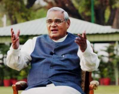 Former PM Atal Bihari Vajpayee admitted to AIIMS; Rahul Gandhi, PM Narendra Modi pay him a visit