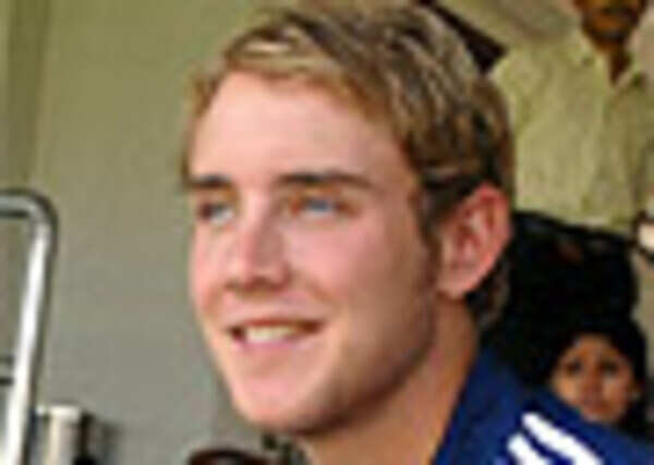 Yuvraj blast didn't affect me: Broad