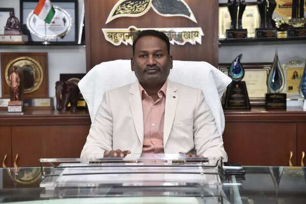 Nagrajan takes charge as Surat municipal commissioner