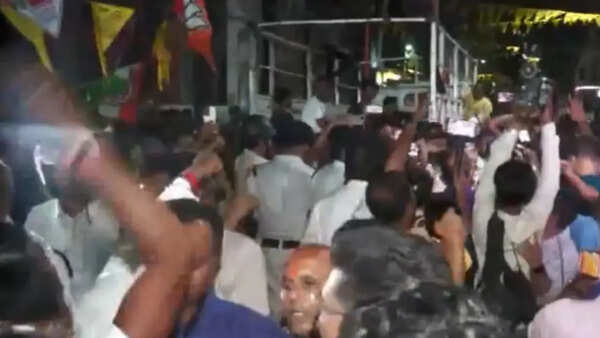 TMC-BJP clash as Mamata Banerjee and Suvendu Adhikari rallies run parallel in Bhabanipur