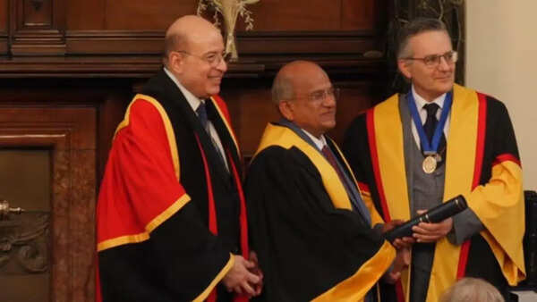 Meerut’s senior Ophthalmologist Prof. Dr. Sandeep Mittal honoured with ‘Fellow of Royal Surgeons’
