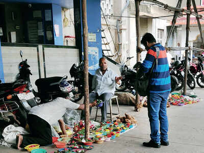 Who is allowing flower vendors in Nair hospital?