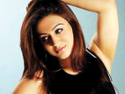 Aksha excited to act with Ravi Teja