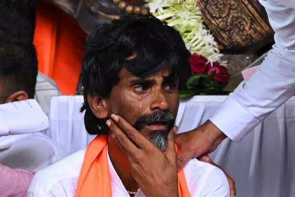 Jarange cancels all tours for next one year, to focus on building Maratha cadre network