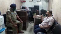 Chandigarh: Two armed goons rob cash around Rs. 3 lakh at gunpoint 