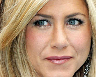 Aniston found kissing younger co-star disturbing