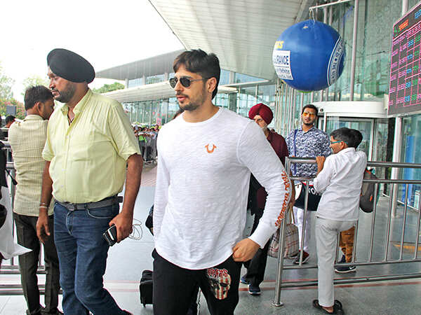 Sidharth Malhotra reaches Lucknow for film shoot