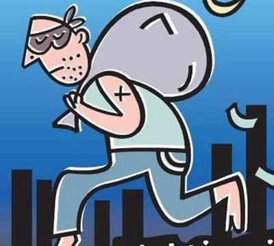 Burglars flee with booze worth Rs 68,000 from Kalyan store