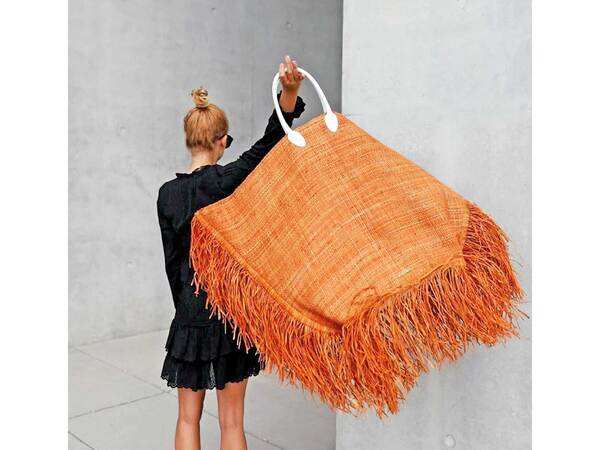 Big, bold and beautiful: ‘Tis the season for oversized bags