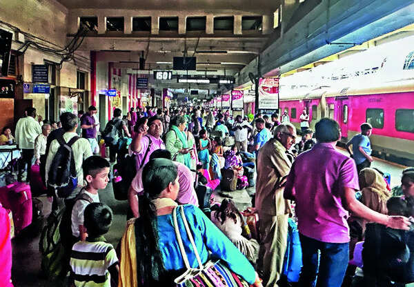 Trespassing deaths rise over 7% under Pune railway division between Jan and April