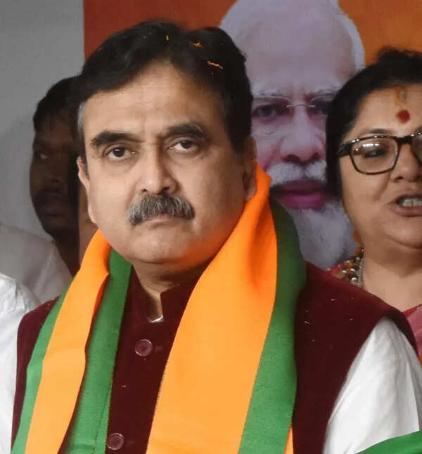 Former high court judge visits RG Kar Hospital, demands probe against CBI IO