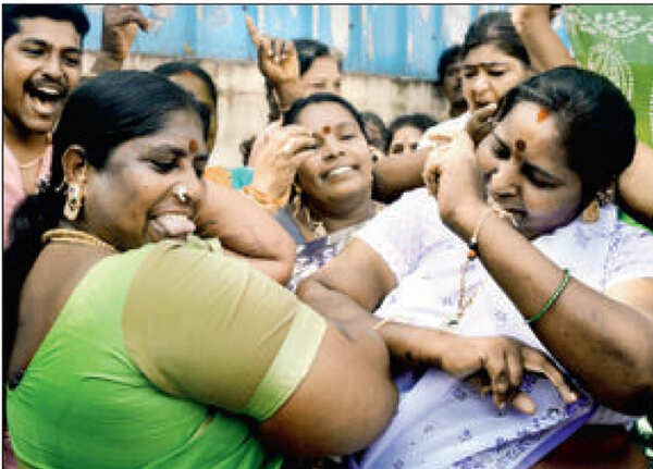 DMK sitting pretty on the fence, nurses hopes of mid-term polls