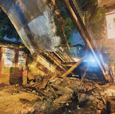 Part of skywalk at Charni Road collapses; 1 injured