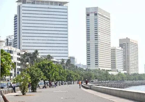 Mumbai Corporator demands barricading of one lane at Marine Drive to create safe space for citizens