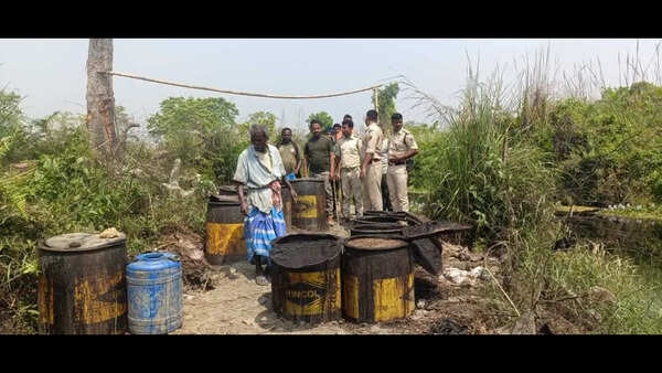 Liquor manufacturing unit busted in Valmiki Tiger Reserve