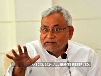 Nitish Kumar slams Congress, then tries to patch up: Is he eyeing PM chair in 2019?