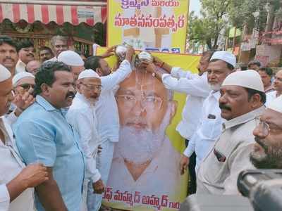 Andhra Pradesh Council chief Mohammed Ahmed Shareef gets hero worship in Amaravati