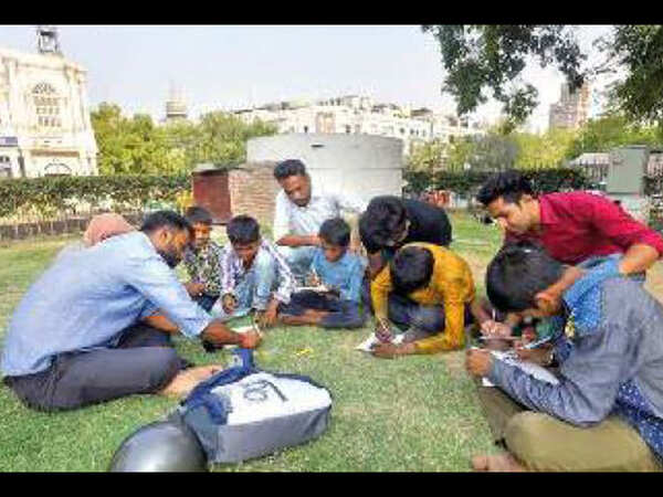 Students form network to teach street children
