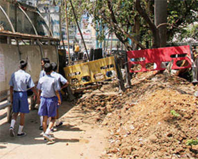 Worli residents slam BMC for foot-over bridge near school for the blind