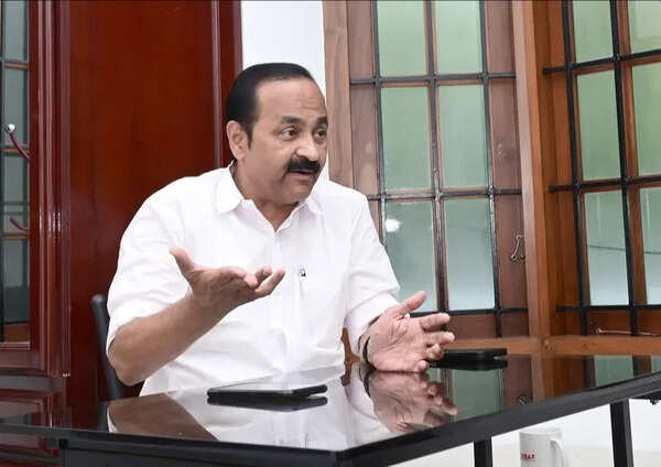 Kerela polls: V D Satheesan Says even left fellow travellers back UDF